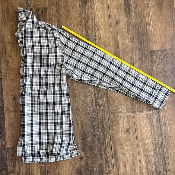 Slate & Stone Monochrome Plaid Flannel Shirt - Picture 10 of 11